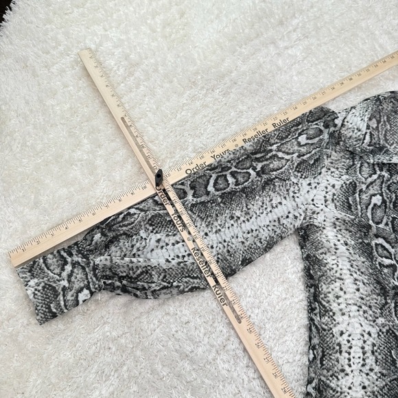 Shein Blouse Women's Large Snakeskin Print Button Down LS Mob Wife Office - Picture 5 of 7